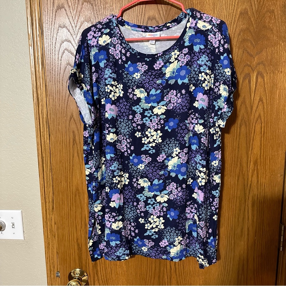 Lularoe Leah top